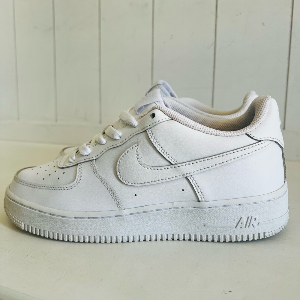 Nike Air Force 1 Low LE Triple White Size 7Y Youth (GS) DH2920-111 Sneakers - Picture 3 of 12